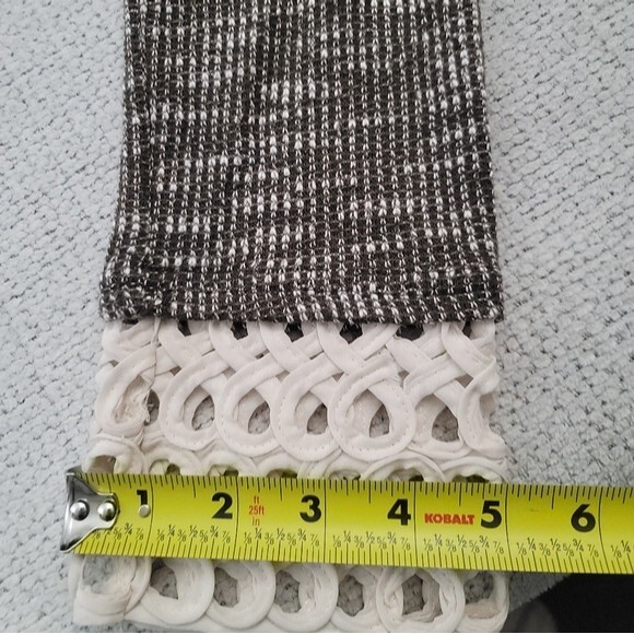 Entro Long-sleeved Sweater with Cutout Detail Trim - Picture 9 of 12